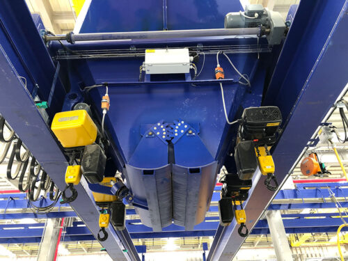 Транспортер бетонной смеси на заводе